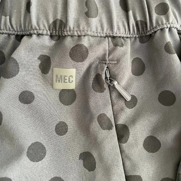 MEC Pull On Athletic Elasticized Waist Abstract Dot Print Shorts Grey+Black Sz M - Picture 6 of 9